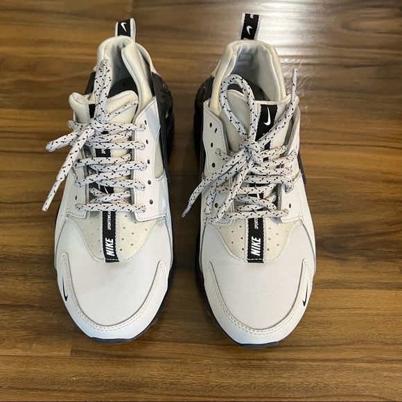 6Y Grey Nikes - Picture 5 of 5